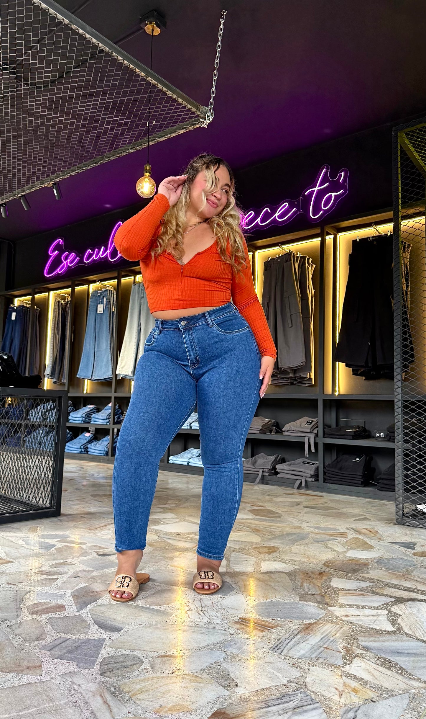 REF: ARF-1776 CLÁSICO CURVY TIRO ALTO EN TELA DENIM FULL STRETCH