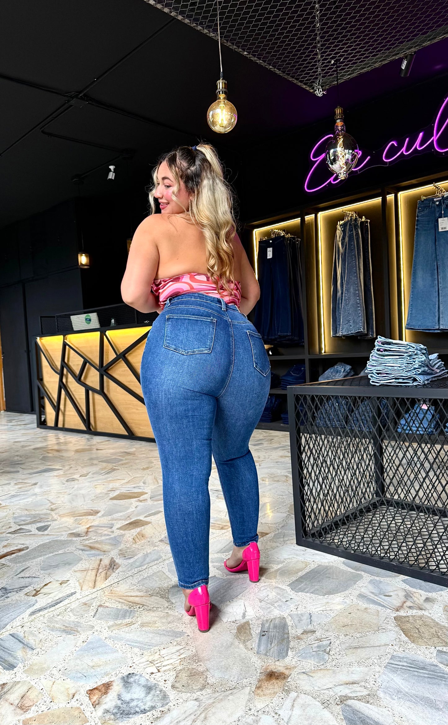 REF: ARF-1777 SKINNY CURVY TIRO ALTO LEVANTA COLA EN TELA DENIM FULL STRETCH