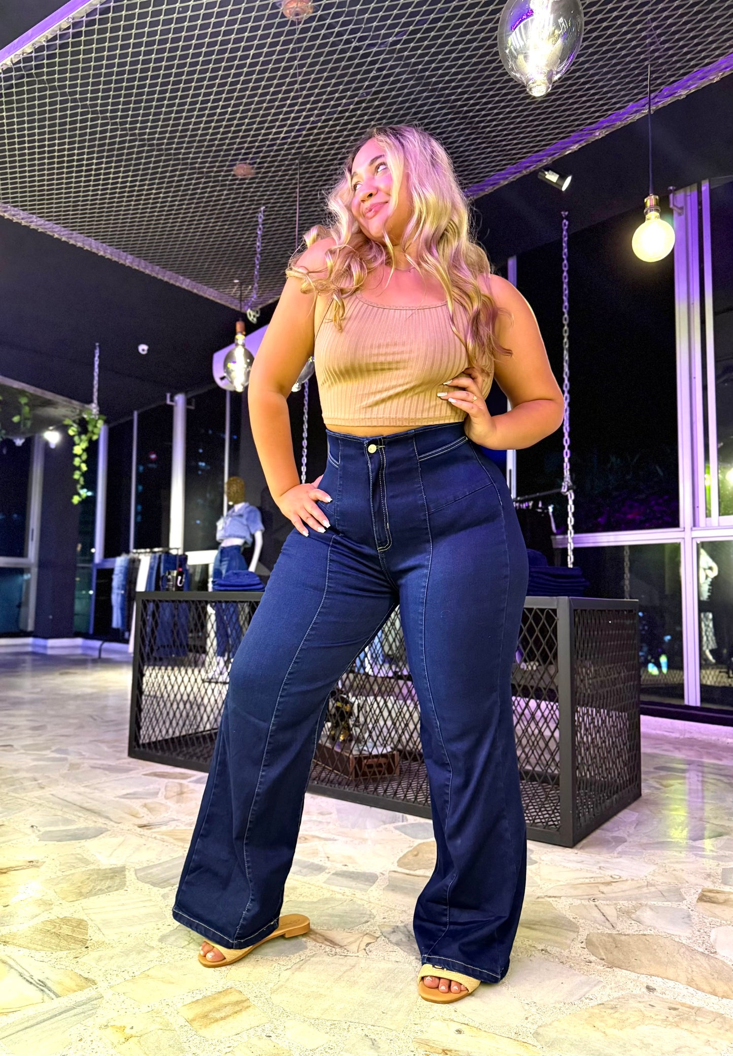 REF: 2503 BOTA RECTA CON FAJA REDUCTORA EN TELA DENIM FULL STRETCH OSCURO CURVY