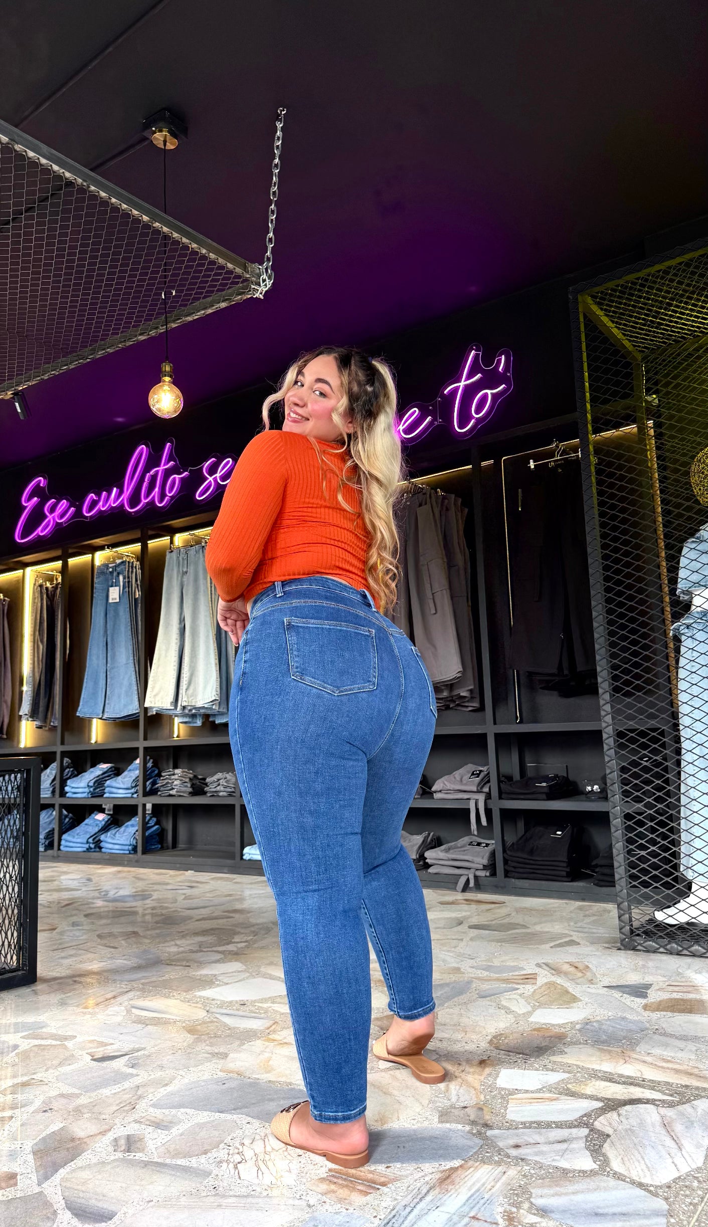 REF: ARF-1776 CLÁSICO CURVY TIRO ALTO EN TELA DENIM FULL STRETCH
