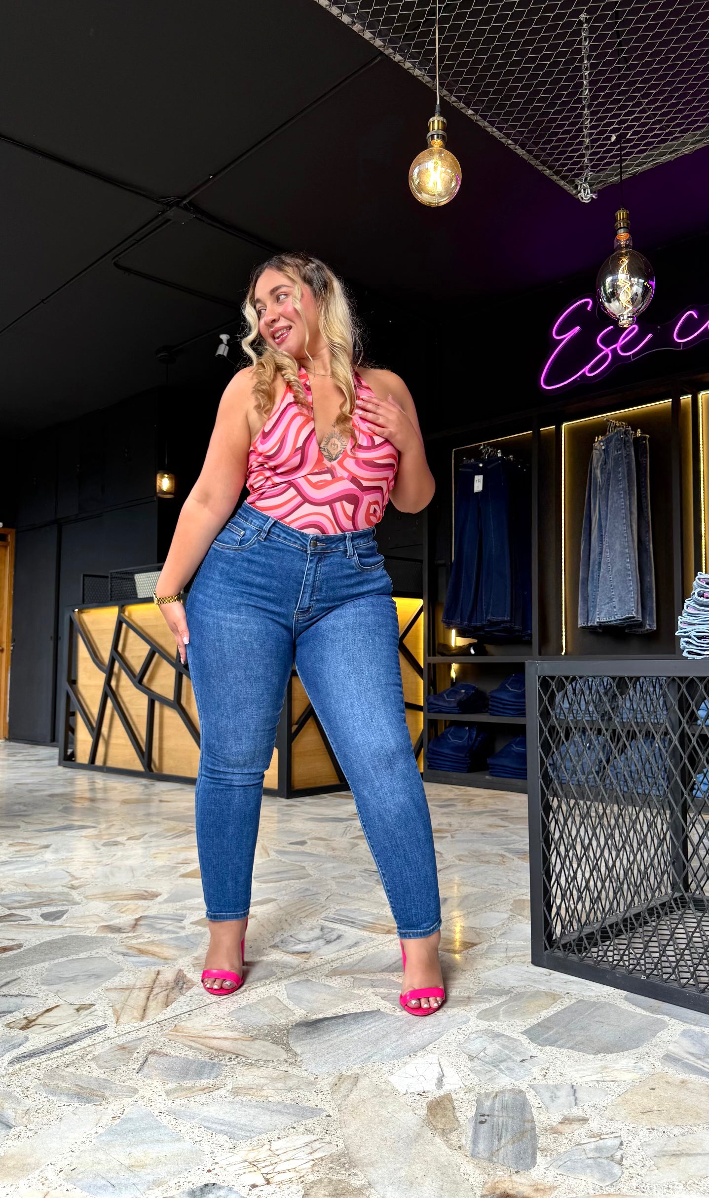 REF: ARF-1777 SKINNY CURVY TIRO ALTO LEVANTA COLA EN TELA DENIM FULL STRETCH