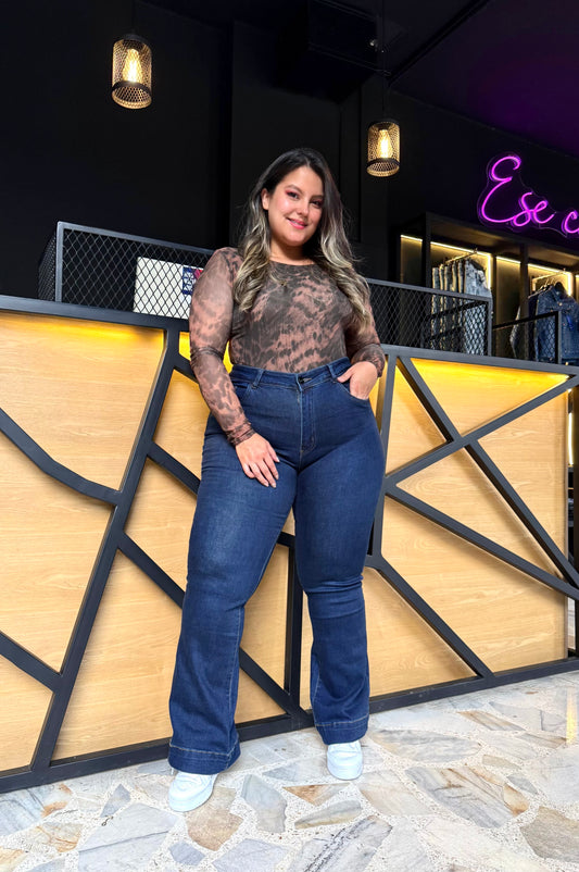 REF: 39428-CLÁSICO BOTA RECTA CURVY, EN TELA DENIM FULL STRETCH