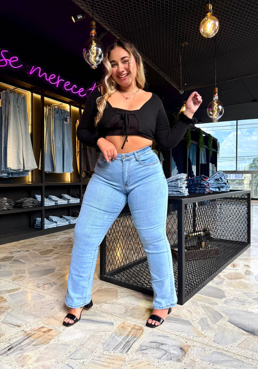 REF: 38702 BOTA RECTA CURVY TIRO ALTO EN TELA DENIM FULL STRETCH