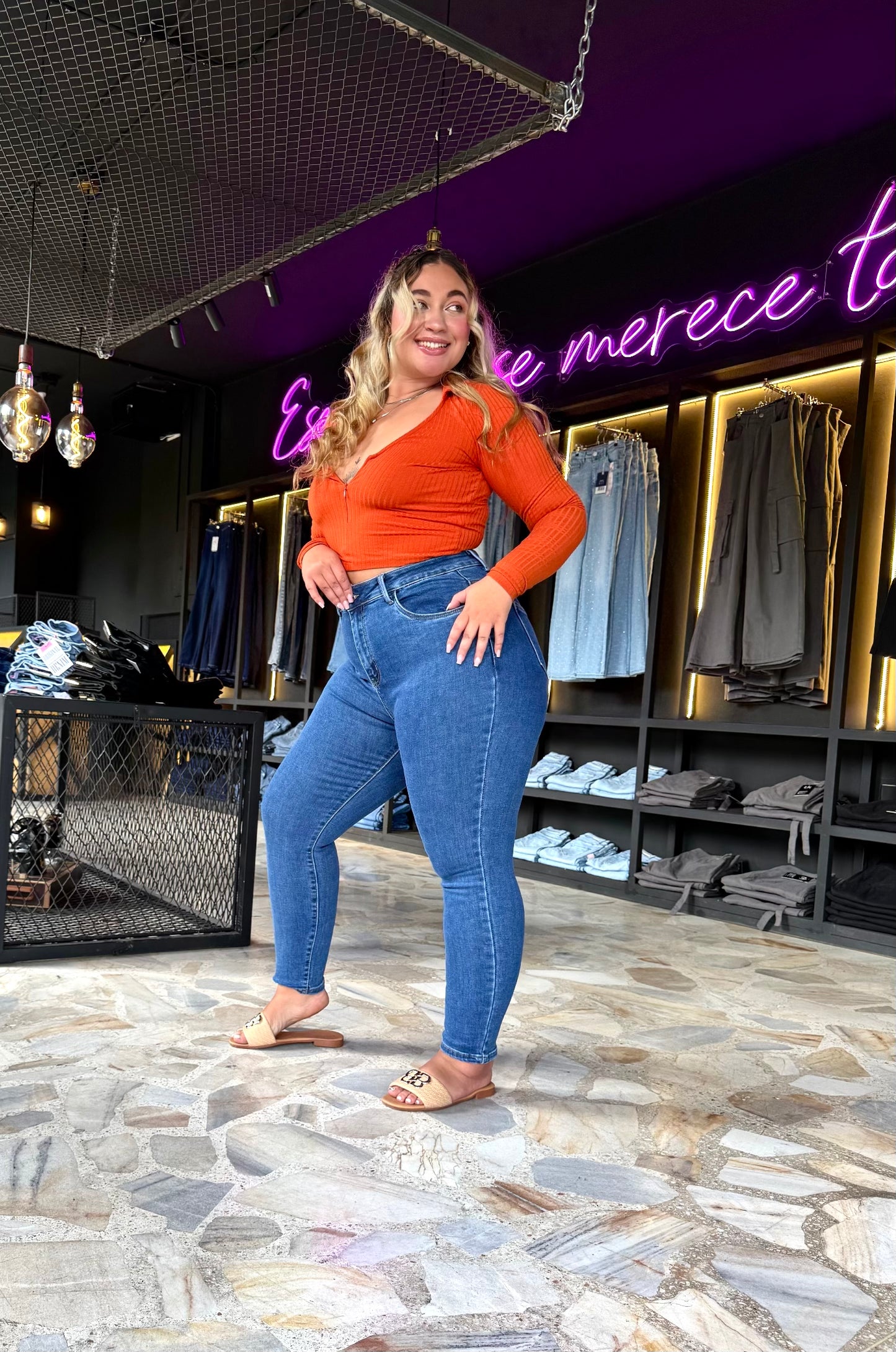 REF: ARF-1776 CLÁSICO CURVY TIRO ALTO EN TELA DENIM FULL STRETCH