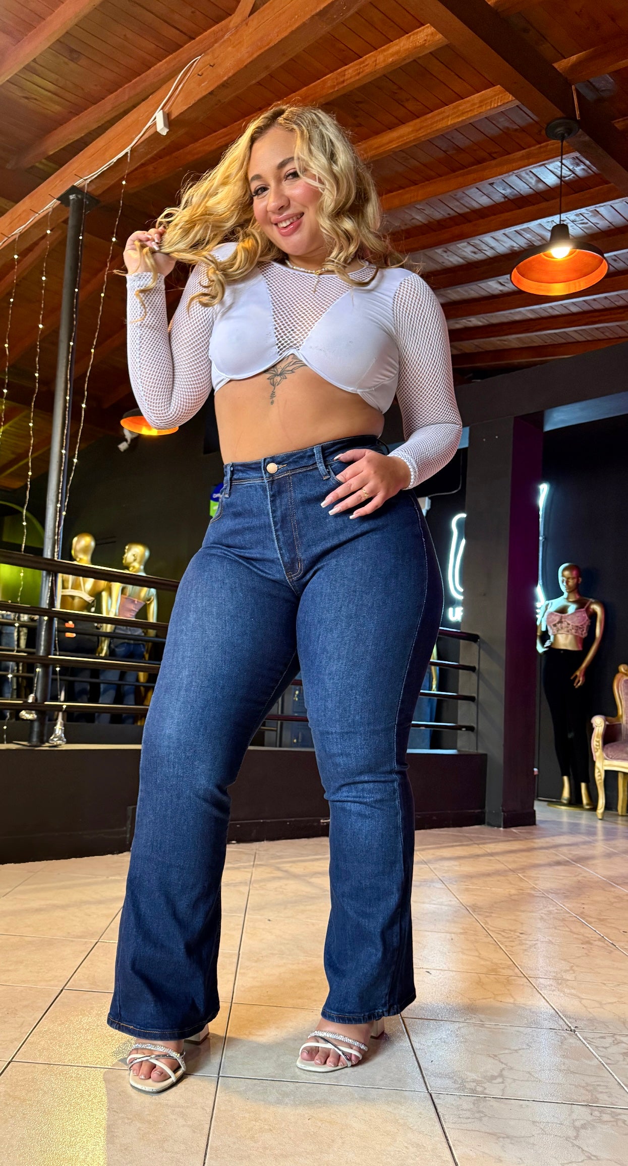 REF: 38604 BOTA RECTA CURVY TIRO ALTO EN TELA DENIM STRETCH