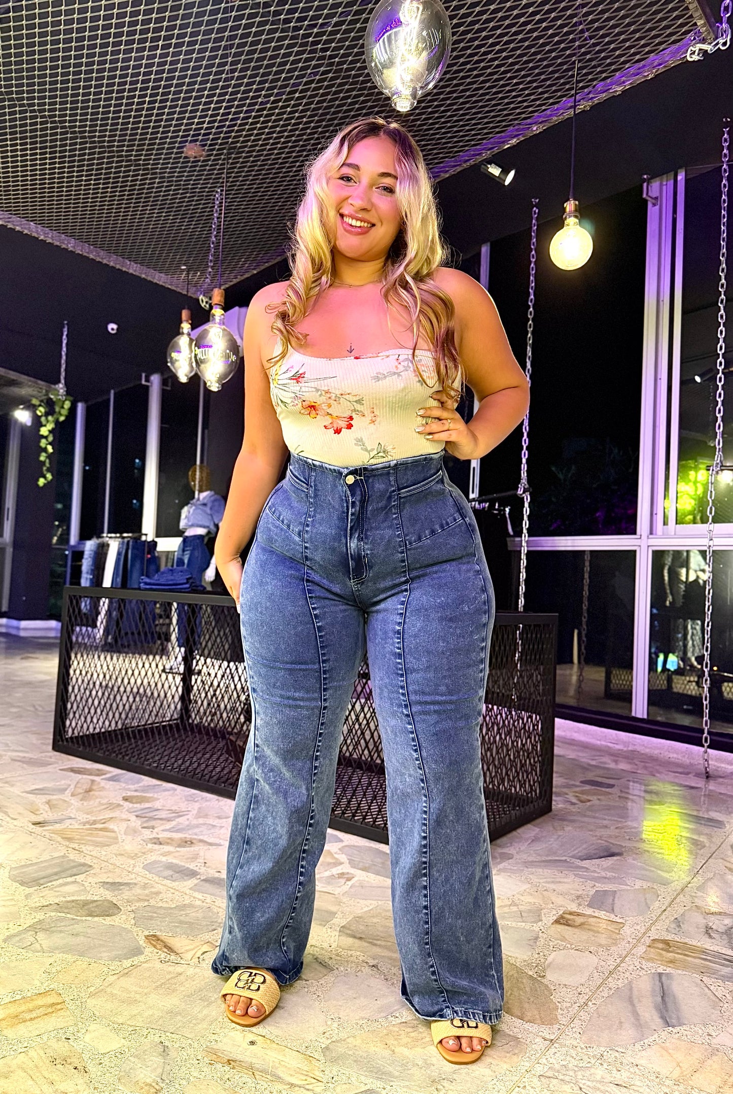 REF: 2503 BOTA RECTA CON FAJA REDUCTORA EN TELA DENIM FULL STRETCH INTERMEDIO CURVY