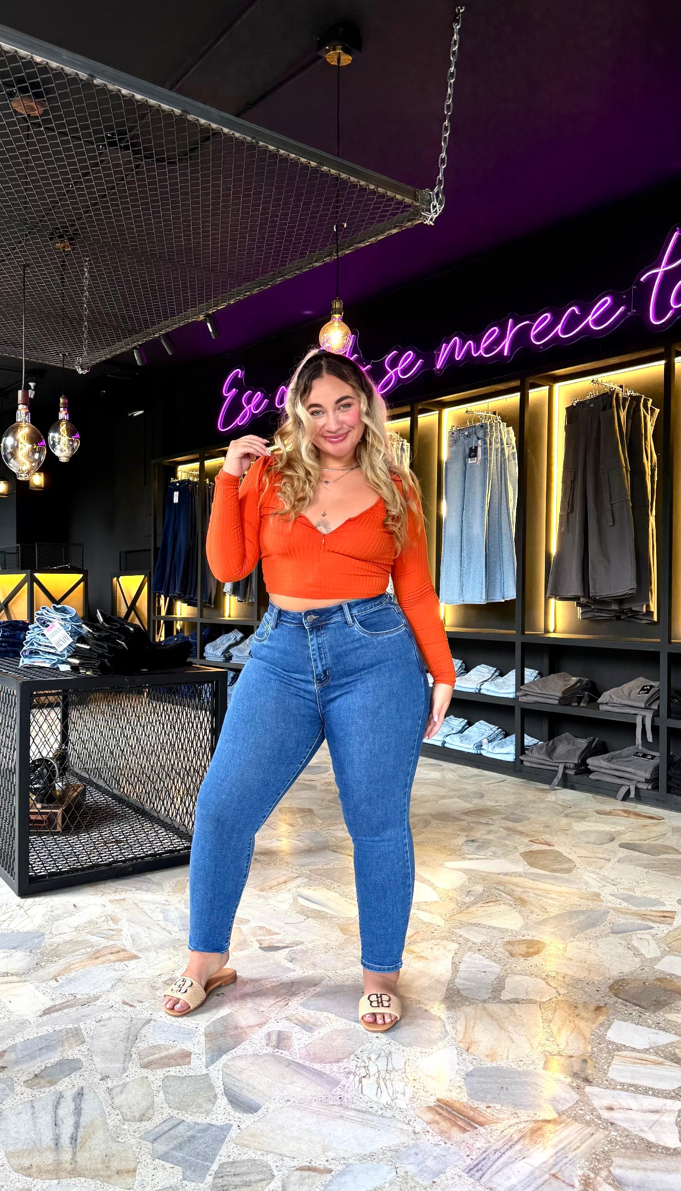 REF: ARF-1776 CLÁSICO CURVY TIRO ALTO EN TELA DENIM FULL STRETCH