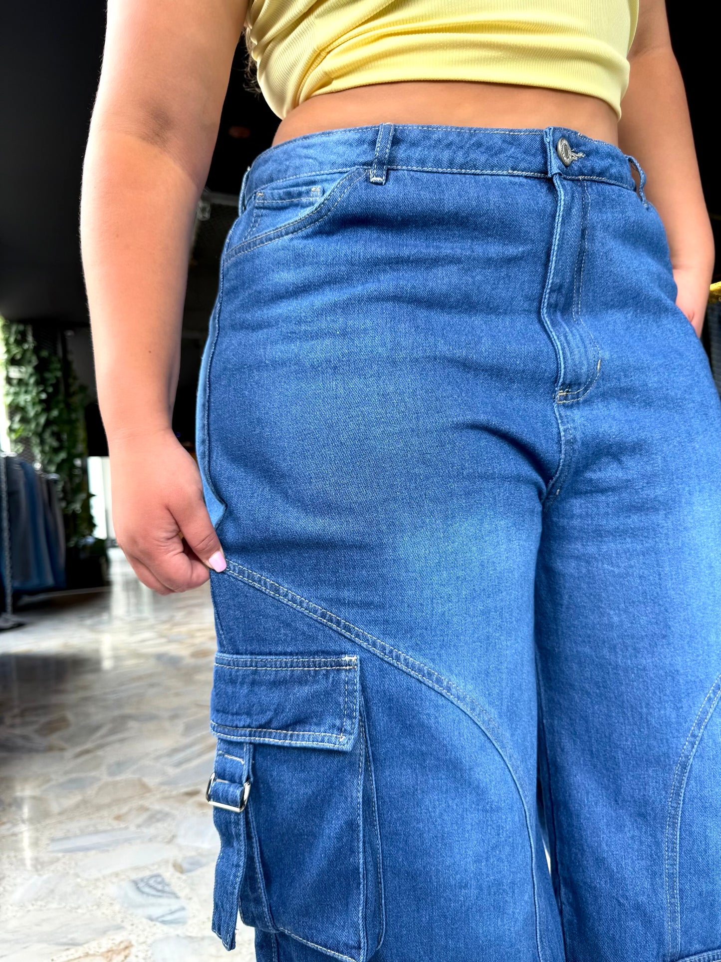 REF: 2504 CARGO ANCHO CON PINZAS LEVANTA COLA HORMA DE CORAZÓN CURVY