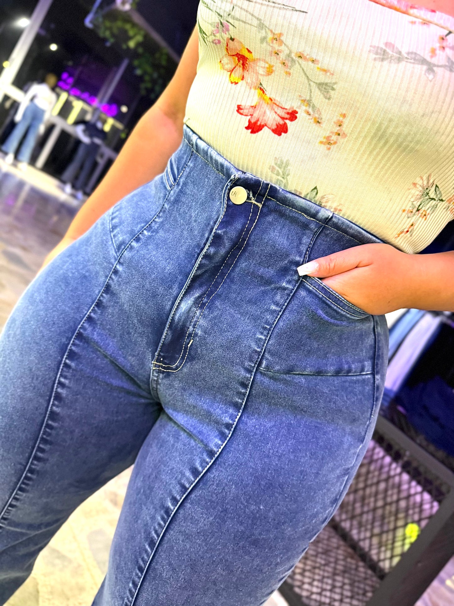 REF: 2503 BOTA RECTA CON FAJA REDUCTORA EN TELA DENIM FULL STRETCH INTERMEDIO CURVY