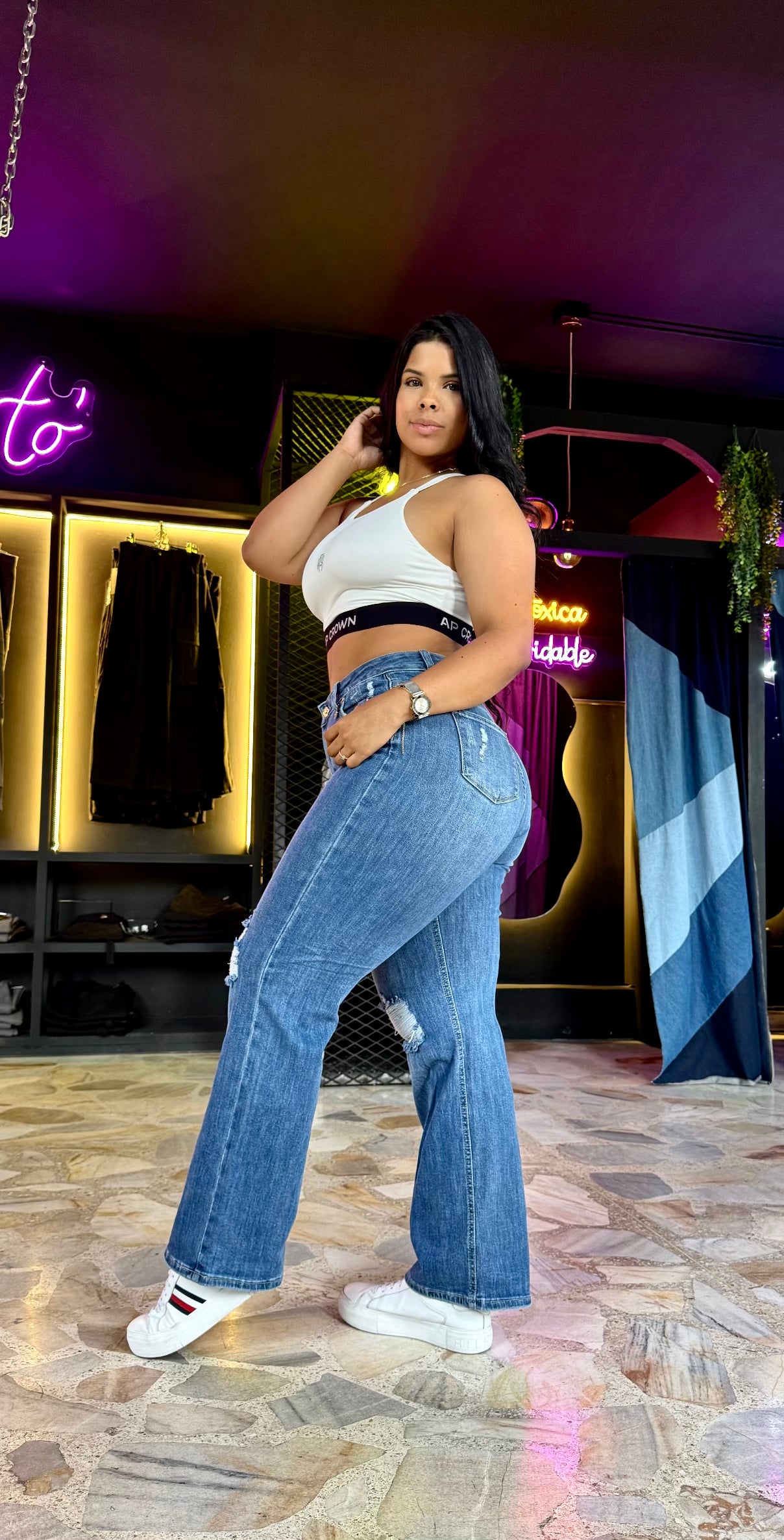 REF: 92266 BOTA RECTA LEVANTA COLA, TIRO ALTO EN TELA DENIM STRETCH