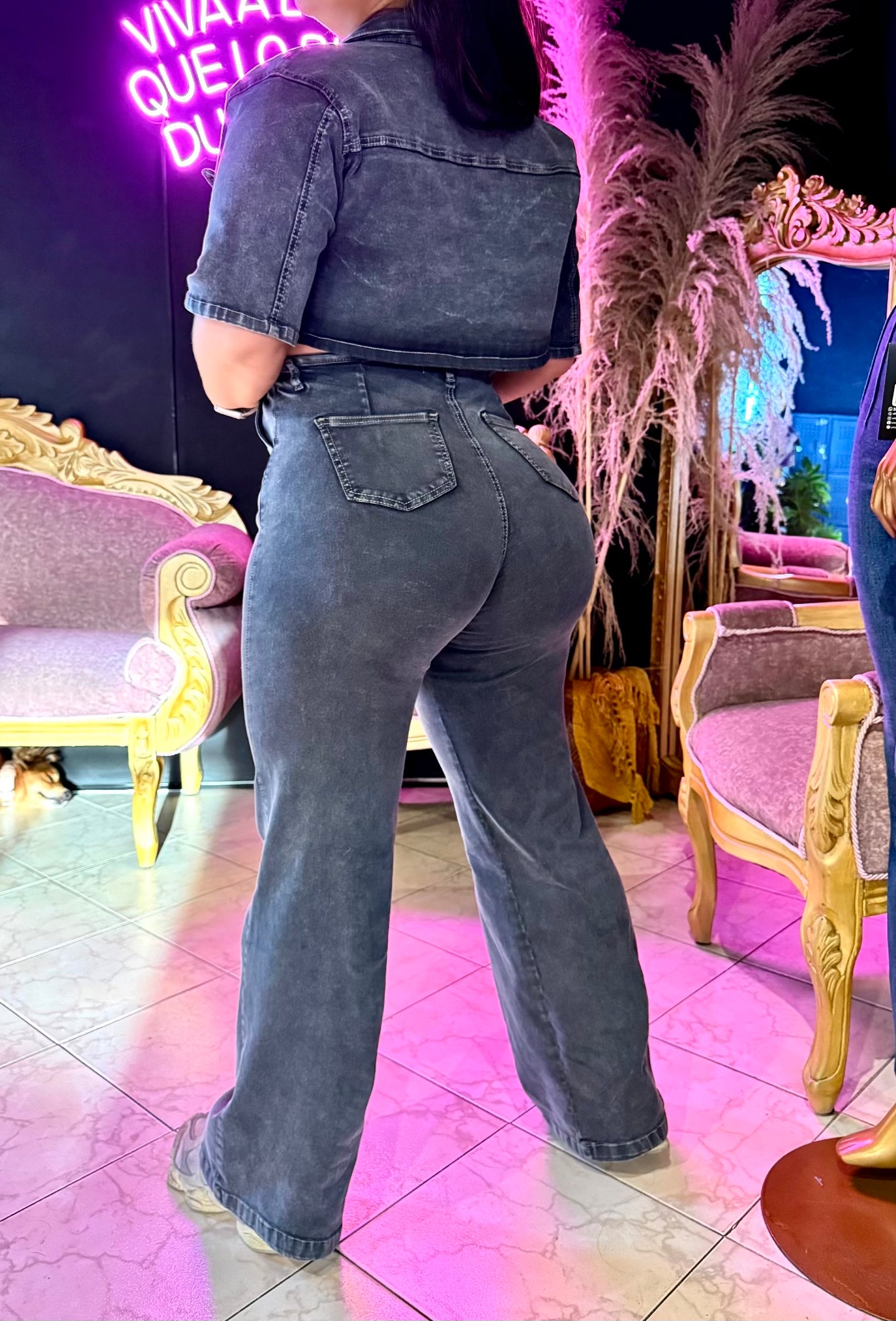 2501 JEAN BOTA RECTA CON FAJA, EFECTO CINTURA DE AVISPA CURVY