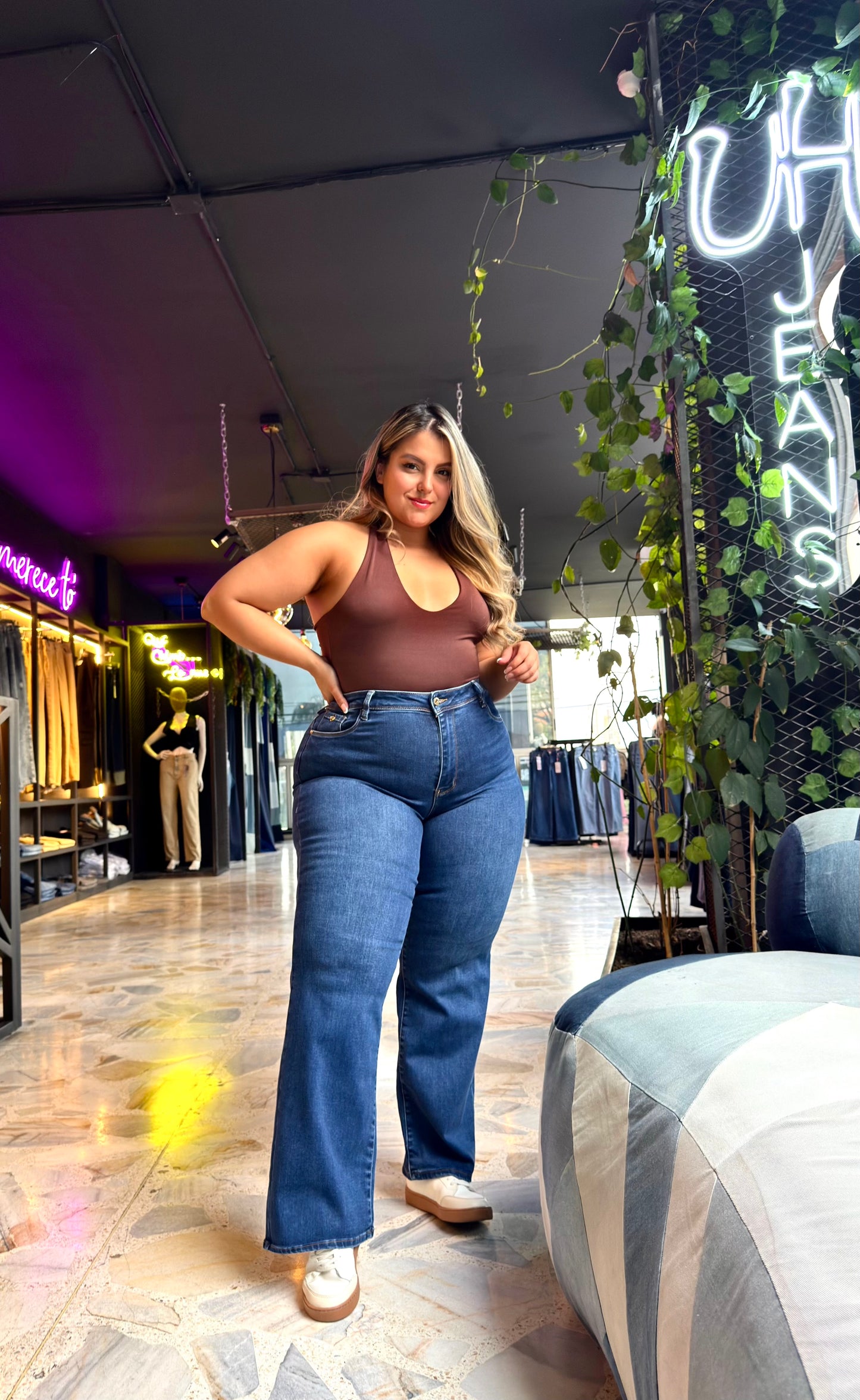 REF: 97947 RECTO CURVY TIRO ALTO, EN TELA DENIM PREMIUM FULL STRETCH