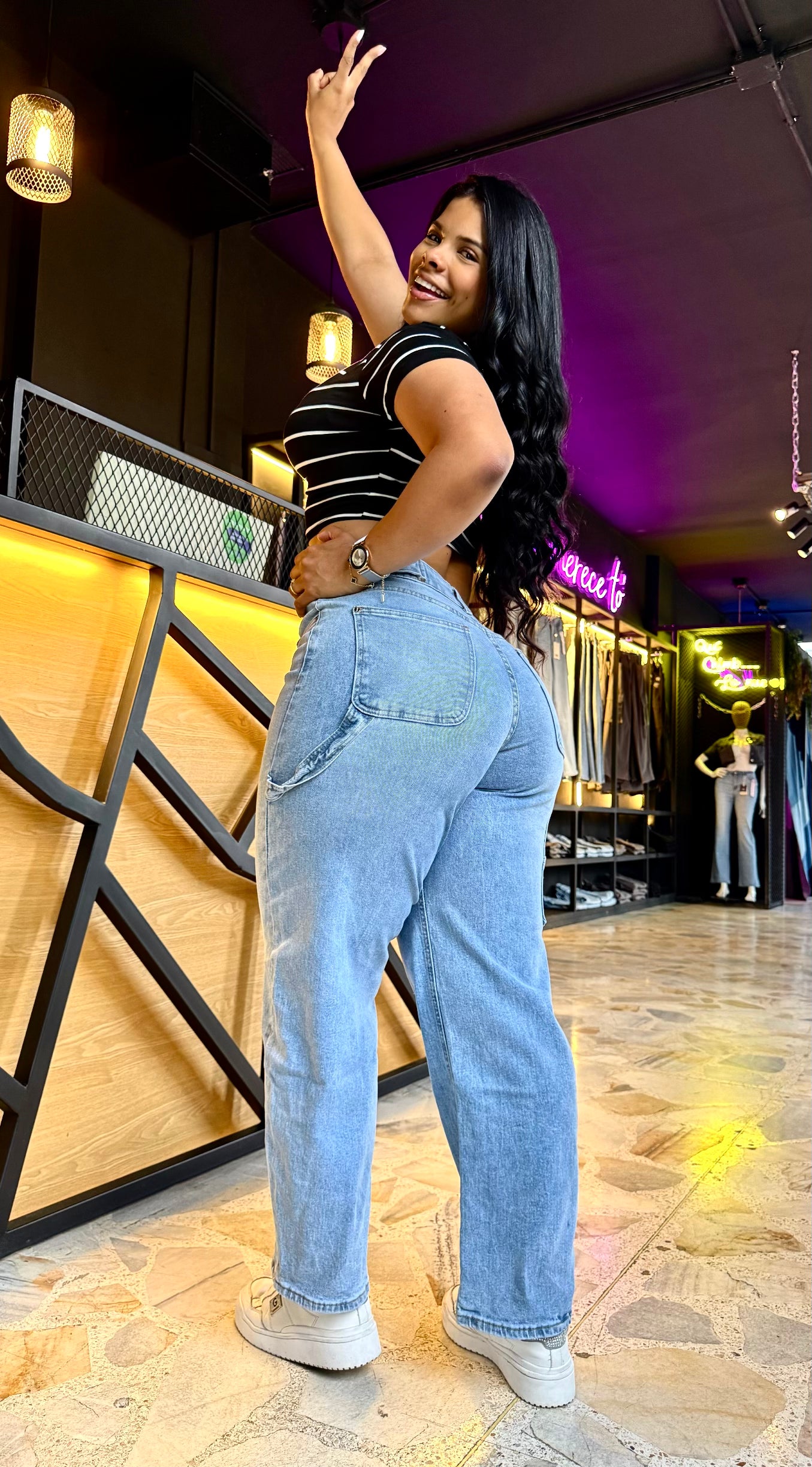 REF: 39094 ESTILO BARREL RECTO, TIRO ALTO EN TELA DENIM STRETCH