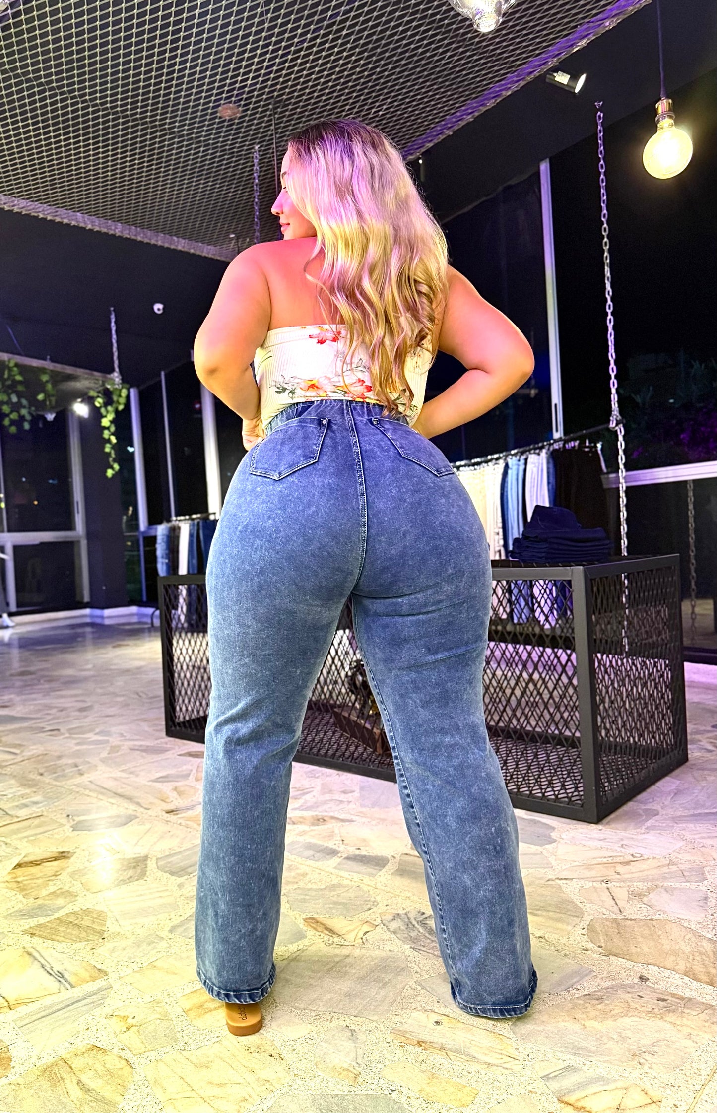 REF: 2503 BOTA RECTA CON FAJA REDUCTORA EN TELA DENIM FULL STRETCH INTERMEDIO CURVY