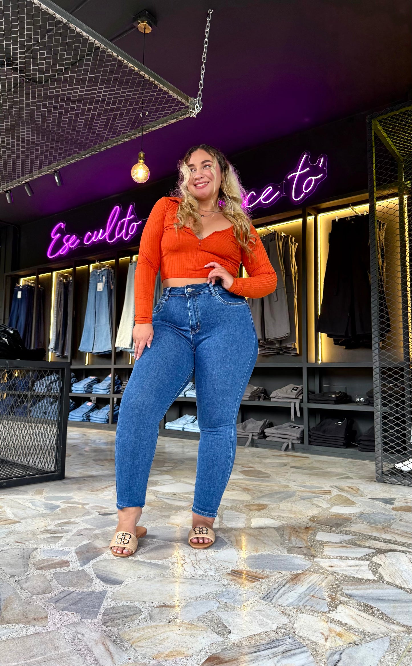 REF: ARF-1776 CLÁSICO CURVY TIRO ALTO EN TELA DENIM FULL STRETCH