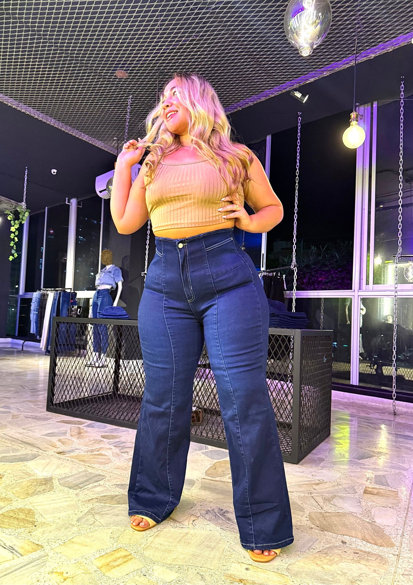 REF: 2503 BOTA RECTA CON FAJA REDUCTORA EN TELA DENIM FULL STRETCH OSCURO CURVY