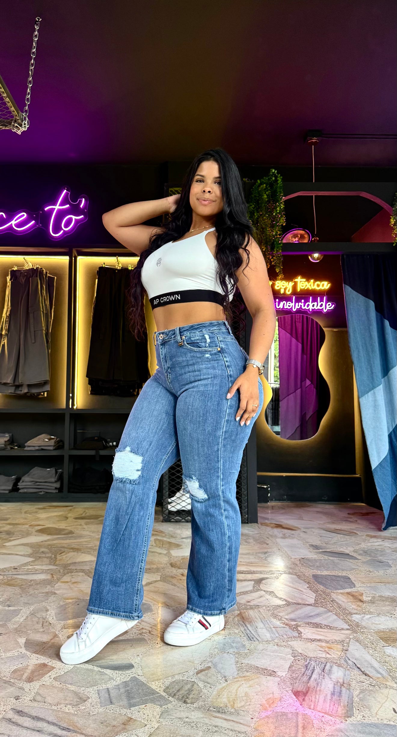 REF: 92266 BOTA RECTA LEVANTA COLA, TIRO ALTO EN TELA DENIM STRETCH