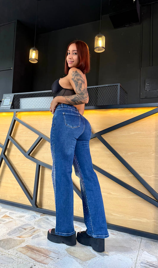 REF: 94157 RECTO TIRO ALTO CON PIEDRAS Y DESTROYER, EN TELA DENIM STRETCH