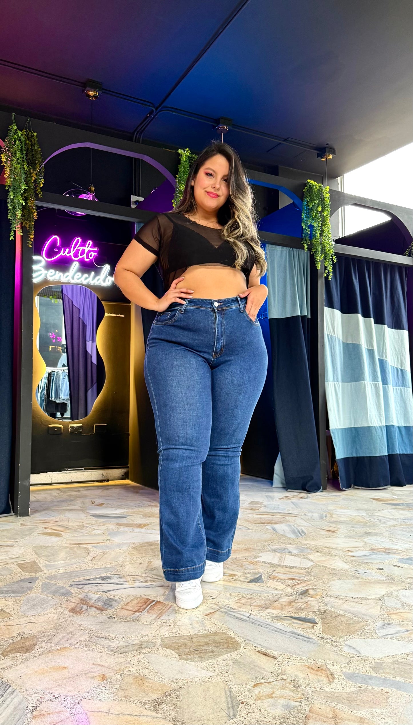 REF: 39385 CLÁSICO CURVY TIRO ALTO, BOTA FLARE EN TELA DENIM FULL STRETCH