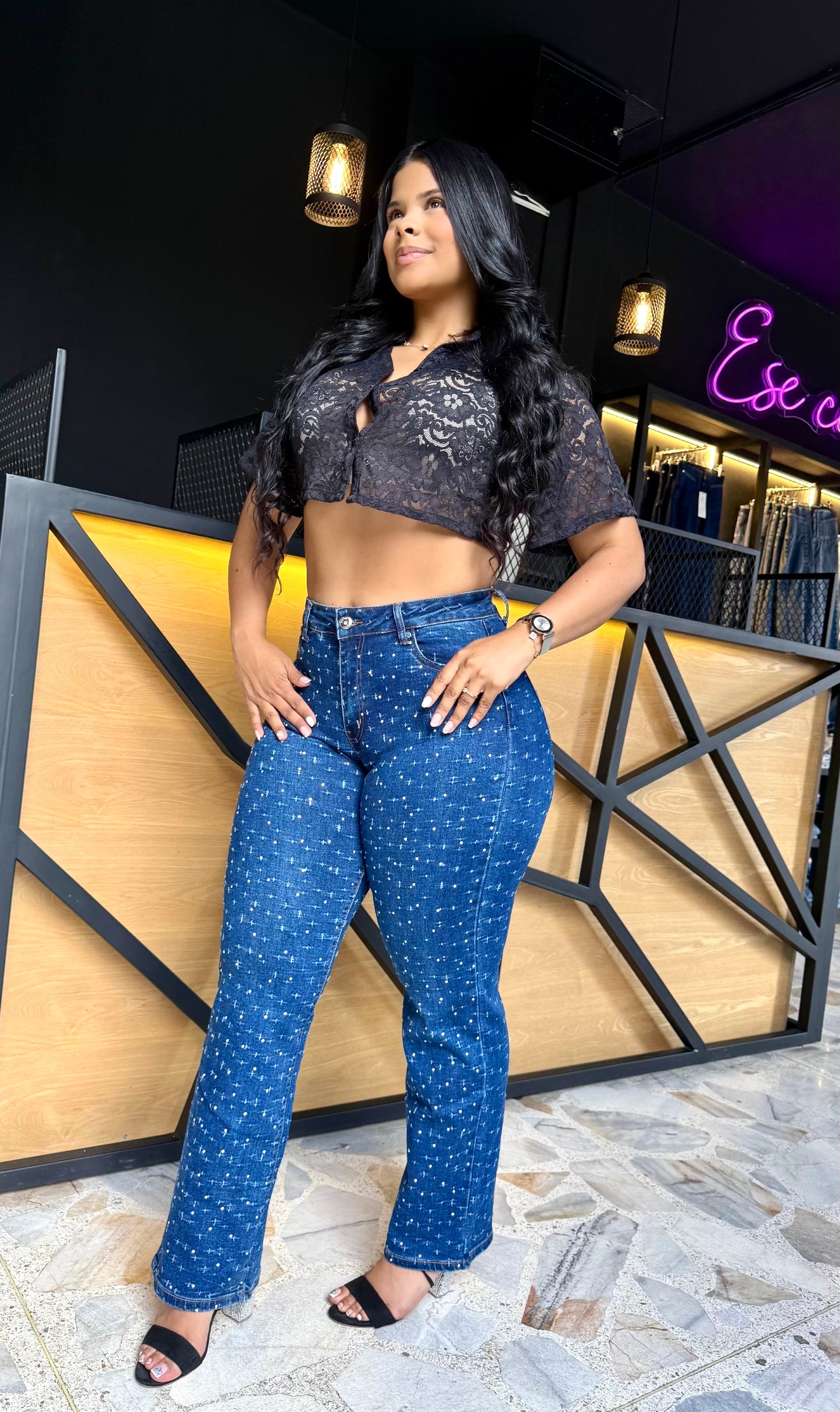 REF: 37637 DENIM RECTO TIRO ALTO CON PIEDRAS BRILLANTES TORNASOL, FULL STRETCH