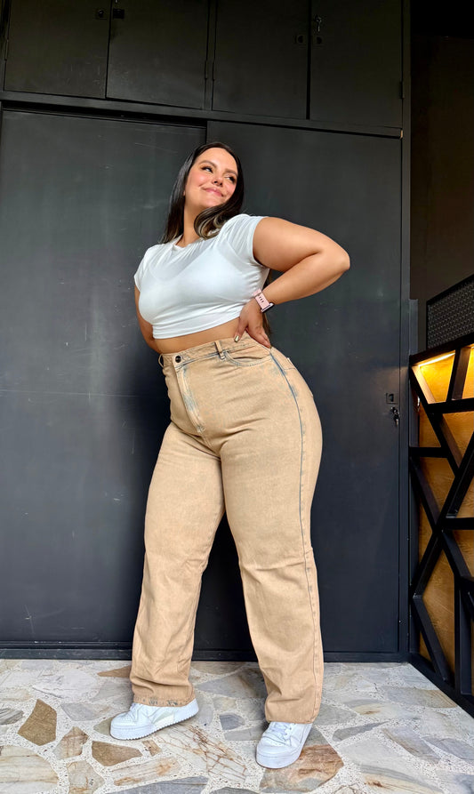 REF: 2518 (PREVENTA) MOM JEANS CURVY TIRO ALTO EN TELA DENIM RÍGIDO EN TONO MATIZADO CAFE