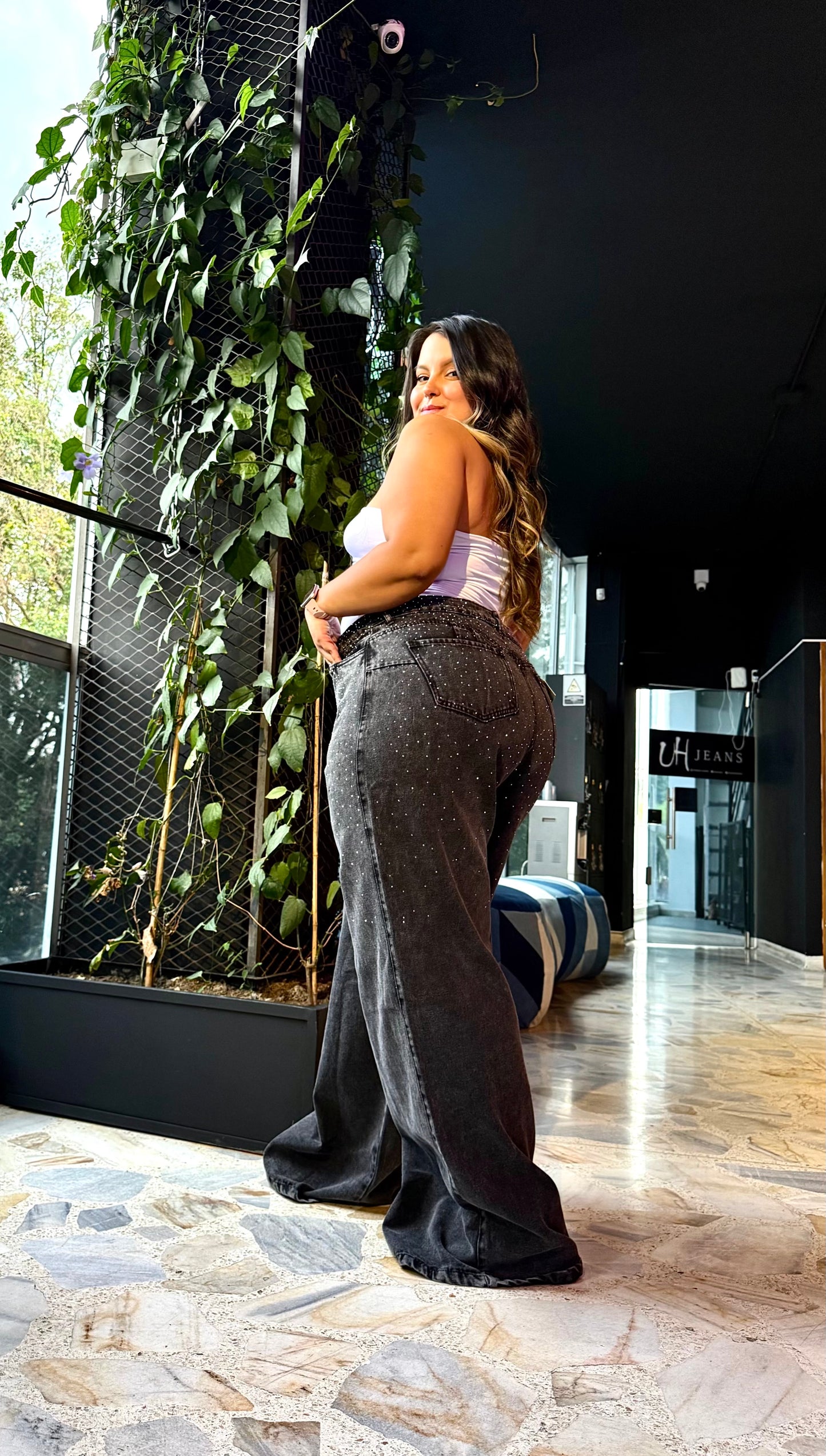 REF: 2512 JEAN CURVY,  ANCHO REALMENTE ANCHO CON PIEDRAS, TIRO ALTO EN TELA DENIM RÍGIDO