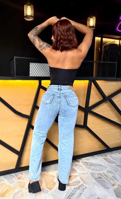 REF: 93582 MOM JEAN EN DENIM RÍGIDO, CON ENCAJE EN DESTROYER DELANTERO