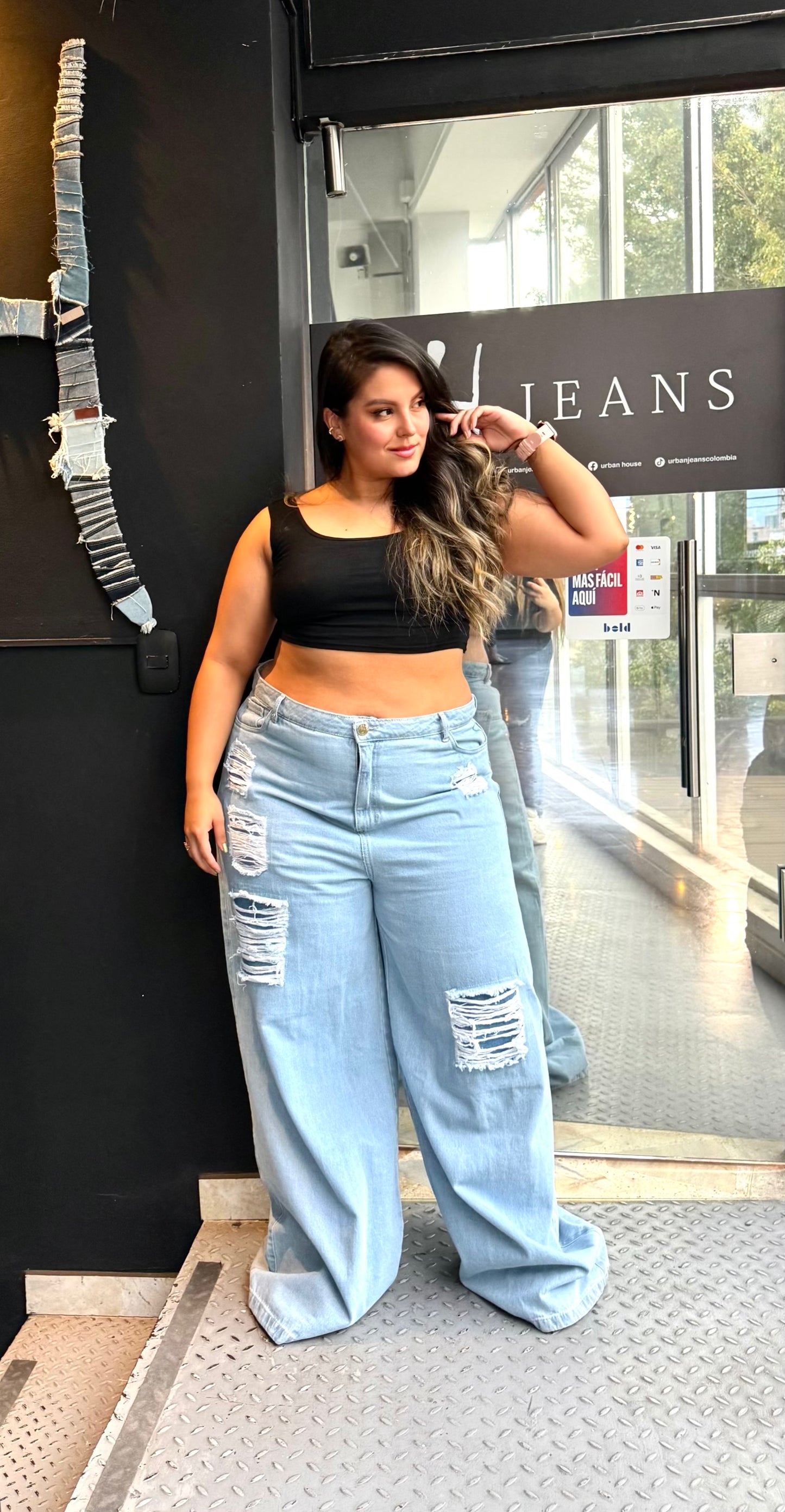 REF: 2515 JEAN CURVY, ANCHO REALMENTE ANCHO CON ROTOS TAPADOS,EN TELA DENIM RÍGIDO.