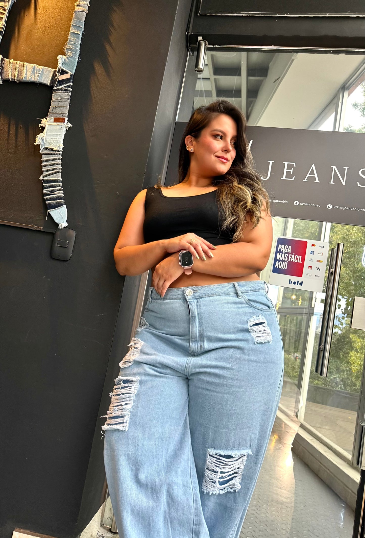 REF: 2515 JEAN CURVY, ANCHO REALMENTE ANCHO CON ROTOS TAPADOS,EN TELA DENIM RÍGIDO.