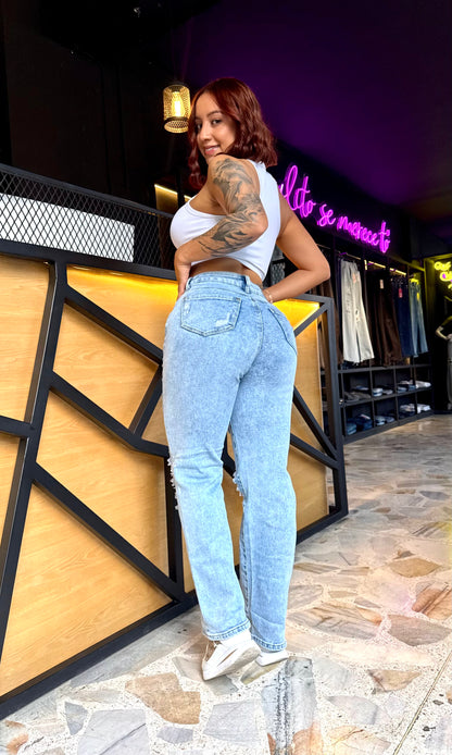 REF: 93582 MOM JEAN EN DENIM RÍGIDO, CON ENCAJE EN DESTROYER DELANTERO