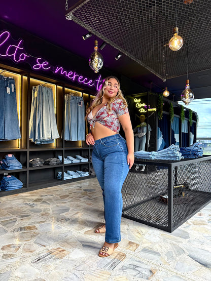 REF: 38700 BOTA RECTA CURVY TIRO ALTO EN TELA DENIM FULL STRETCH