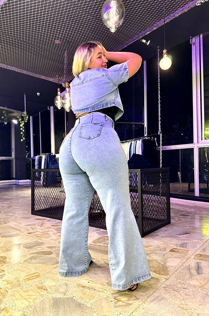 2501 JEAN BOTA RECTA CON FAJA, EFECTO CINTURA DE AVISPA CURVY