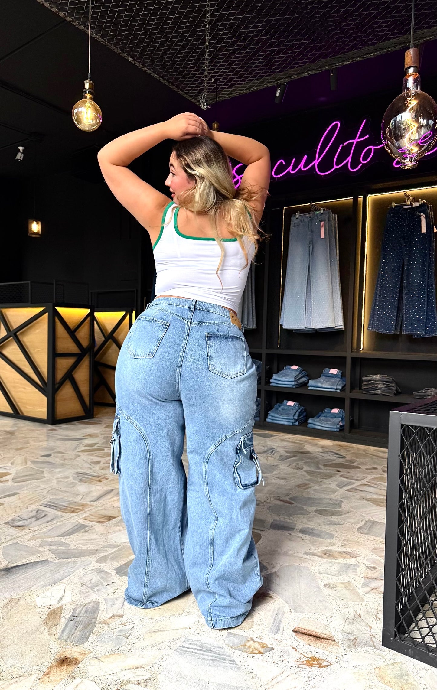 REF: 2504 CARGO ANCHO CON PINZAS LEVANTA COLA HORMA DE CORAZÓN CURVY