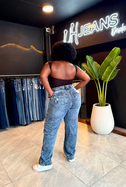 REF: 2519 MOM JEAN CURVY TIRO ALTO EN TELA DENIM RIGIDO