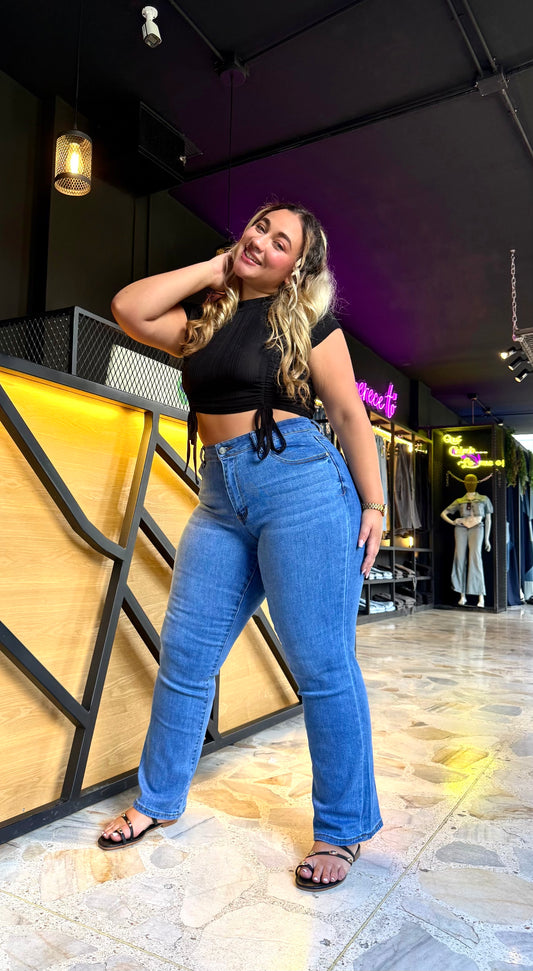 REF: 38699 BOTA RECTA CURVY, TIRO ALTO EN TELA DENIM FULL STRETCH