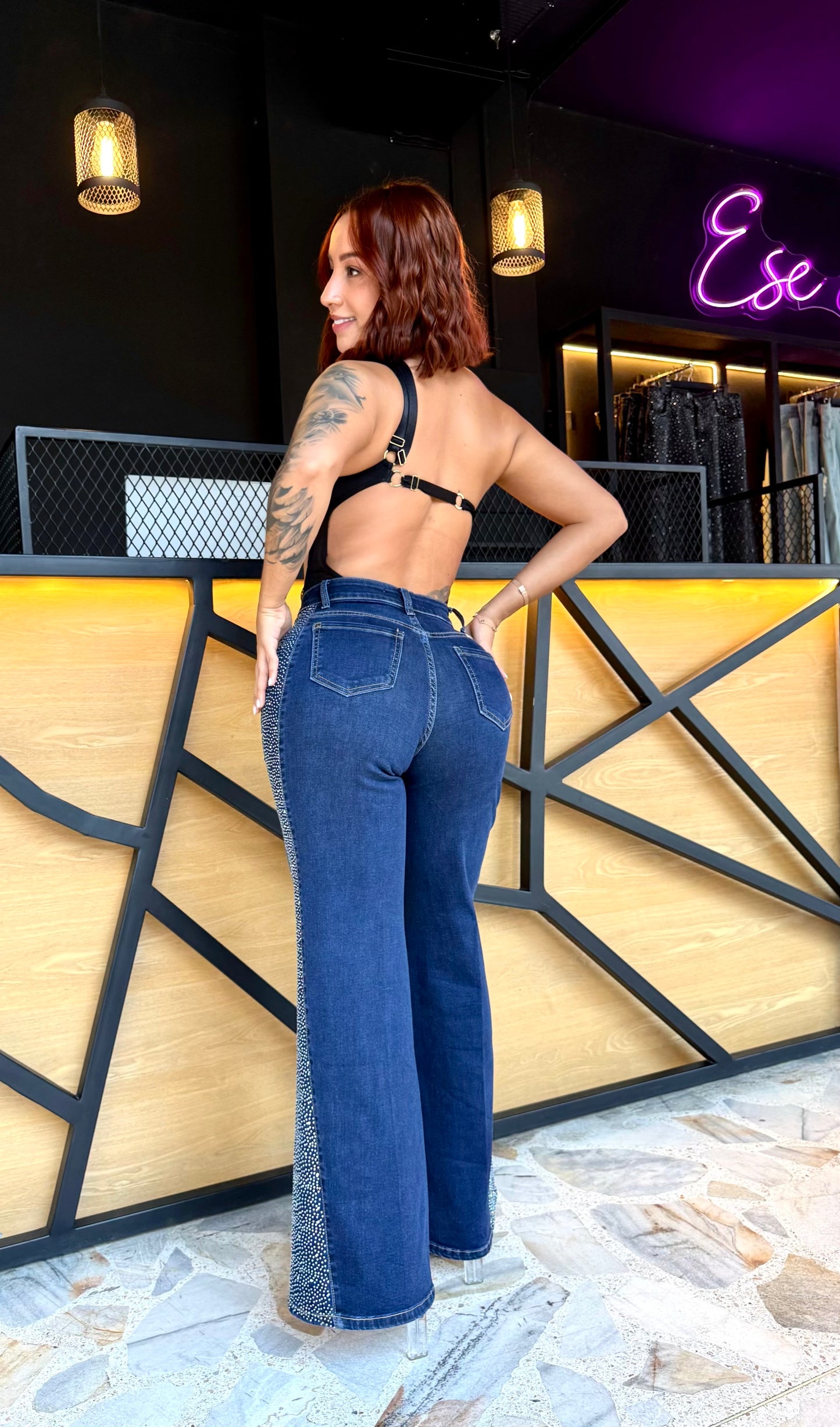 REF: 39485 FLARE LEVANTA COLA, TIRO ALTO EN TELA DENIM FULL STRETCH CON BRILLO EN LOS LADOS