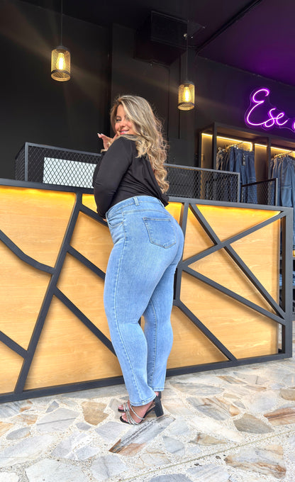 REF: 2227 SKINNY CURVY CLÁSICO, TIRO ALTO EN TELA DENIM FULL STRETCH, CLARO