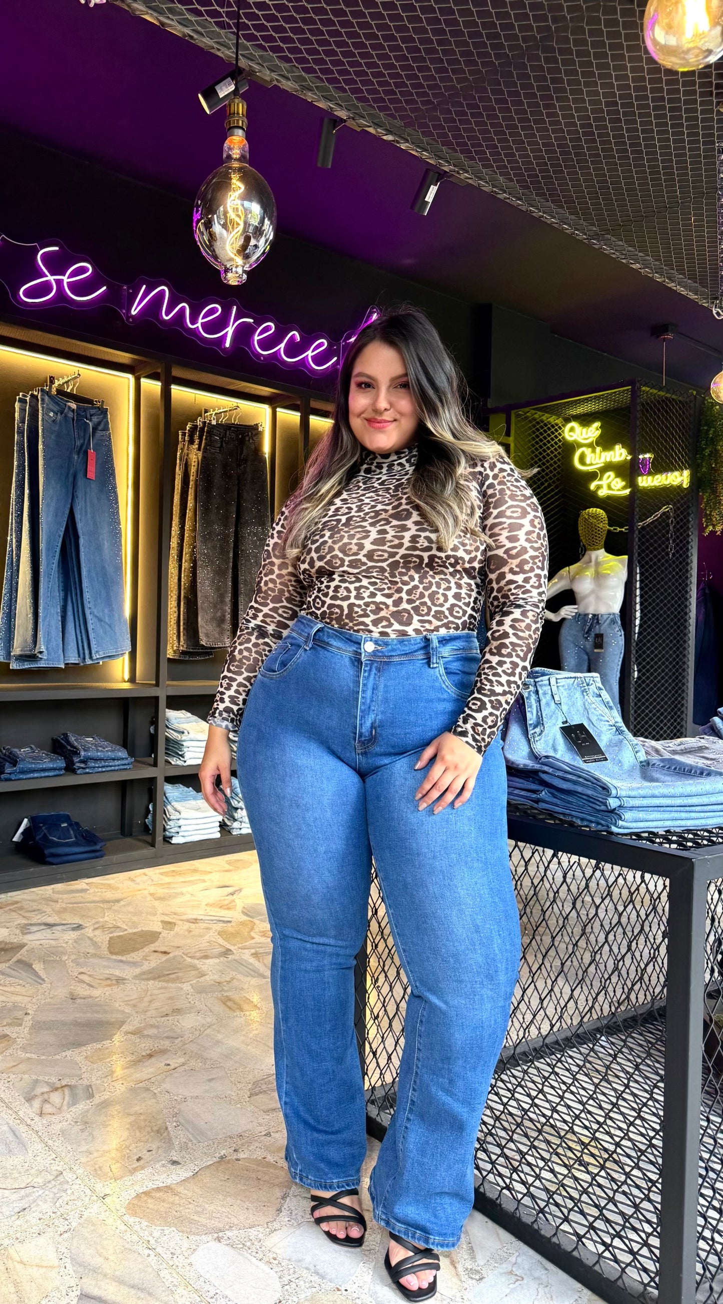 REF: 39380 CURVY RECTO TIRO ALTO EN TELA DENIM FULL STRETCH