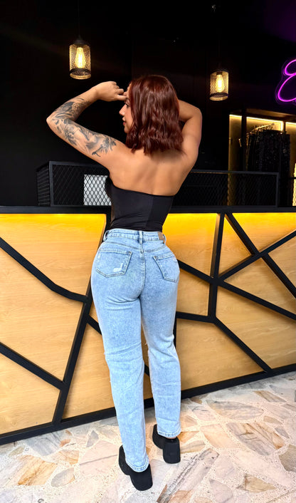 REF: 93582 MOM JEAN EN DENIM RÍGIDO, CON ENCAJE EN DESTROYER DELANTERO