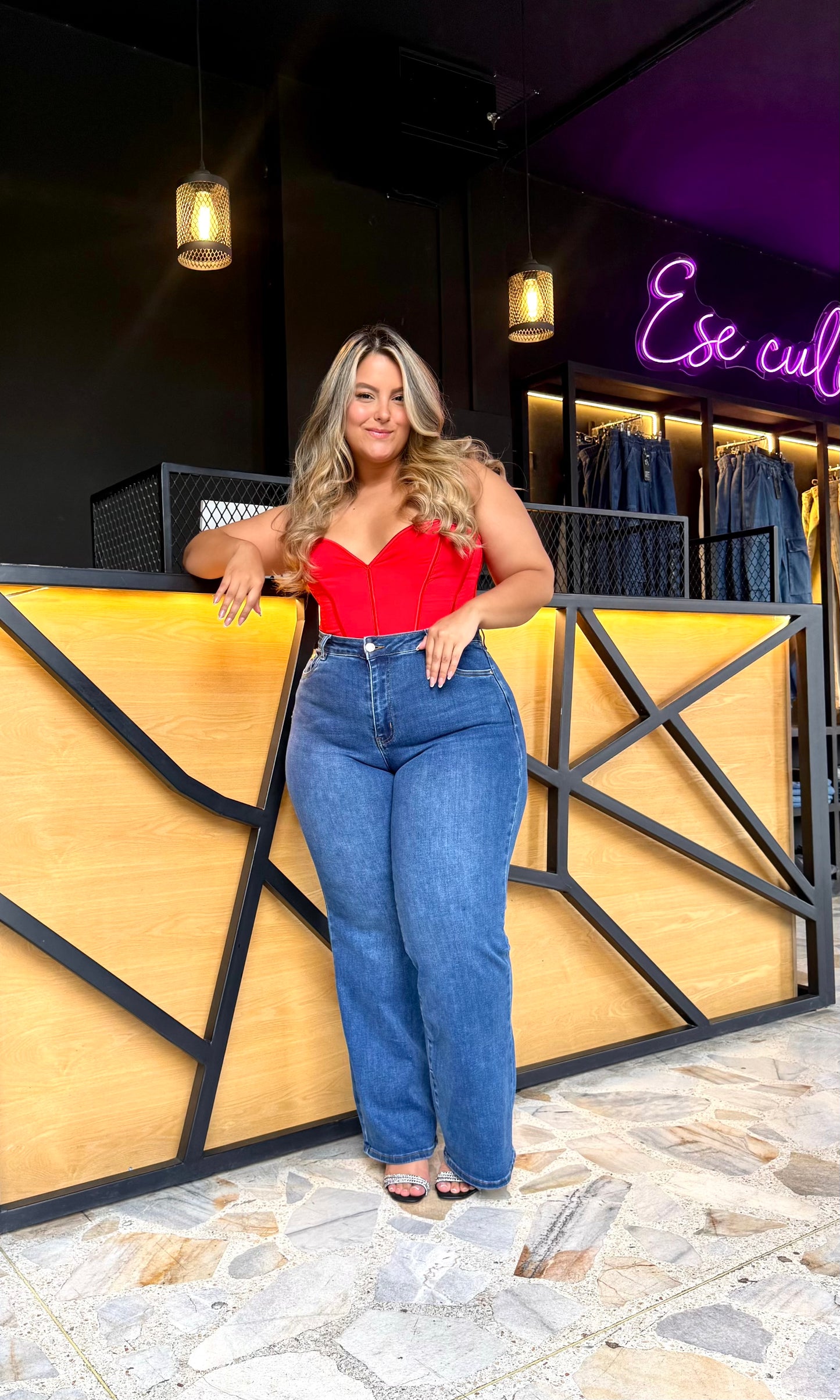 REF: 97932 RECTO CURVY TIRO ALTO, EN TELA DENIM PREMIUM FULL STRETCH