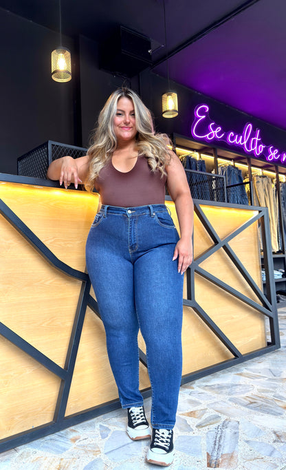 REF: 2230 SKINNY CURVY CLÁSICO, TIRO ALTO EN TELA DENIM FULL STRETCH, OSCURO