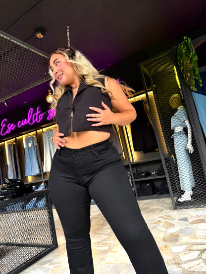 REF: 39432 FLARE NEGRO CURVY TIRO ALTO EN TELA DENIM STRETCH