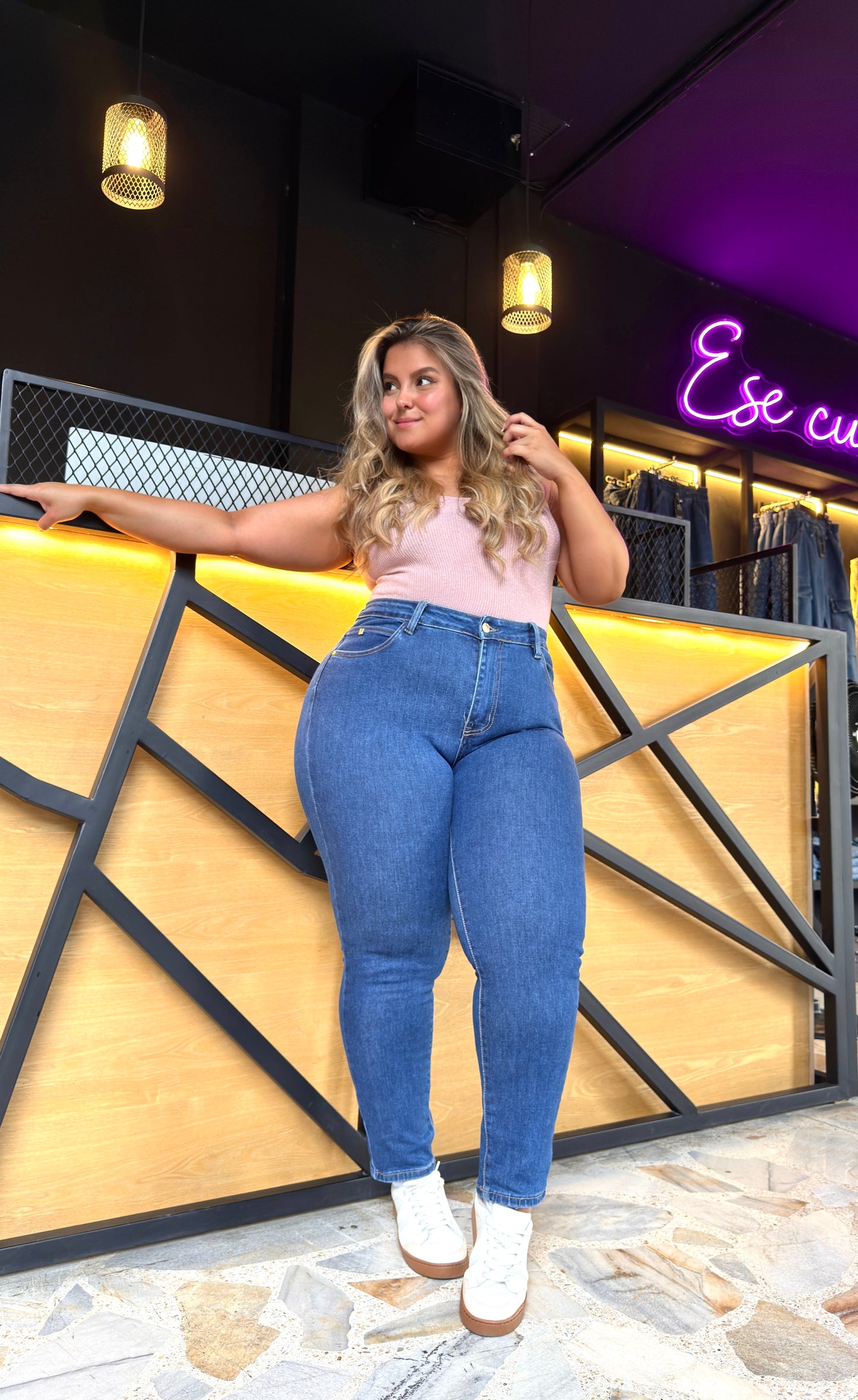 REF: 2229 SKINNY CURVY CLÁSICO, TIRO ALTO EN TELA DENIM FULL STRETCH, INTERMEDIO