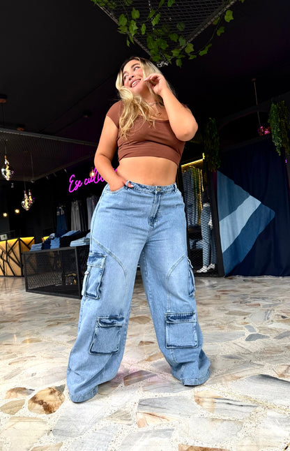 REF: 2504 CARGO ANCHO CON PINZAS LEVANTA COLA HORMA DE CORAZÓN CURVY