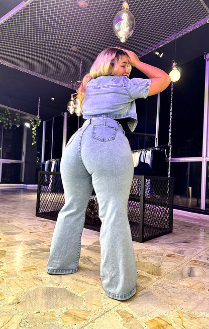 2501 JEAN BOTA RECTA CON FAJA, EFECTO CINTURA DE AVISPA CURVY