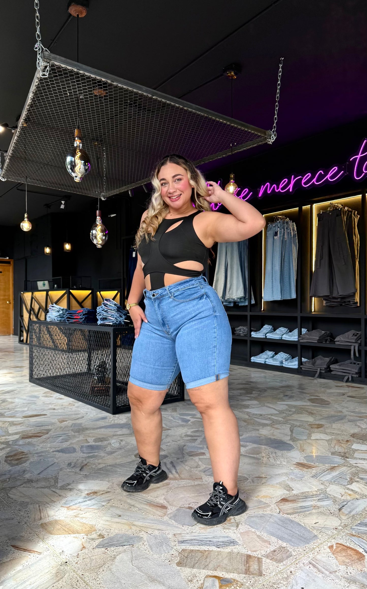 REF: 38419 SHORT CURVY TIRO ALTO EN TELA DENIM FULL STRETCH