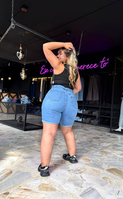 REF: 38419 SHORT CURVY TIRO ALTO EN TELA DENIM FULL STRETCH