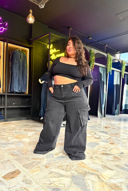 REF: 2530 CARGO ANCHO CURVY, REALMENTE ANCHO, EN TELA DENIM RÍGIDO, NEGRO GASTADO