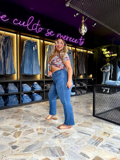 REF: 38700 BOTA RECTA CURVY TIRO ALTO EN TELA DENIM FULL STRETCH