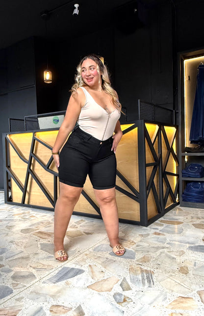 REF: 37844 SHORT CURVY NEGRO EN TELA DENIM STRETCH